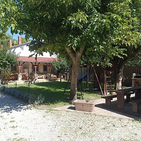 Csikos Vendeghaz
