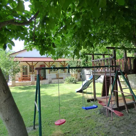 Csikos Vendeghaz 別荘 Zamárdi