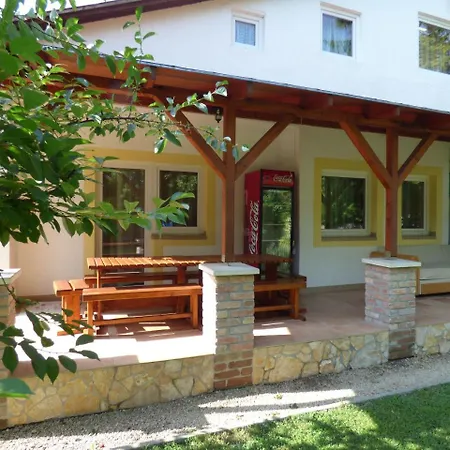 別荘 Csikos Vendeghaz Zamárdi