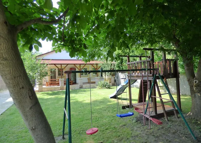 Csikos Vendeghaz 別荘 Zamárdi